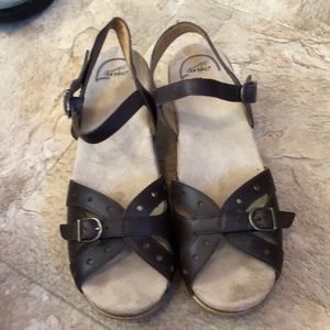 Ladies sandals by Dansko sz 10/40 choc brown